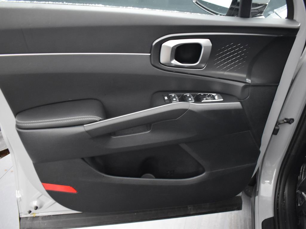 Used 2025 Kia Sorento S image 12