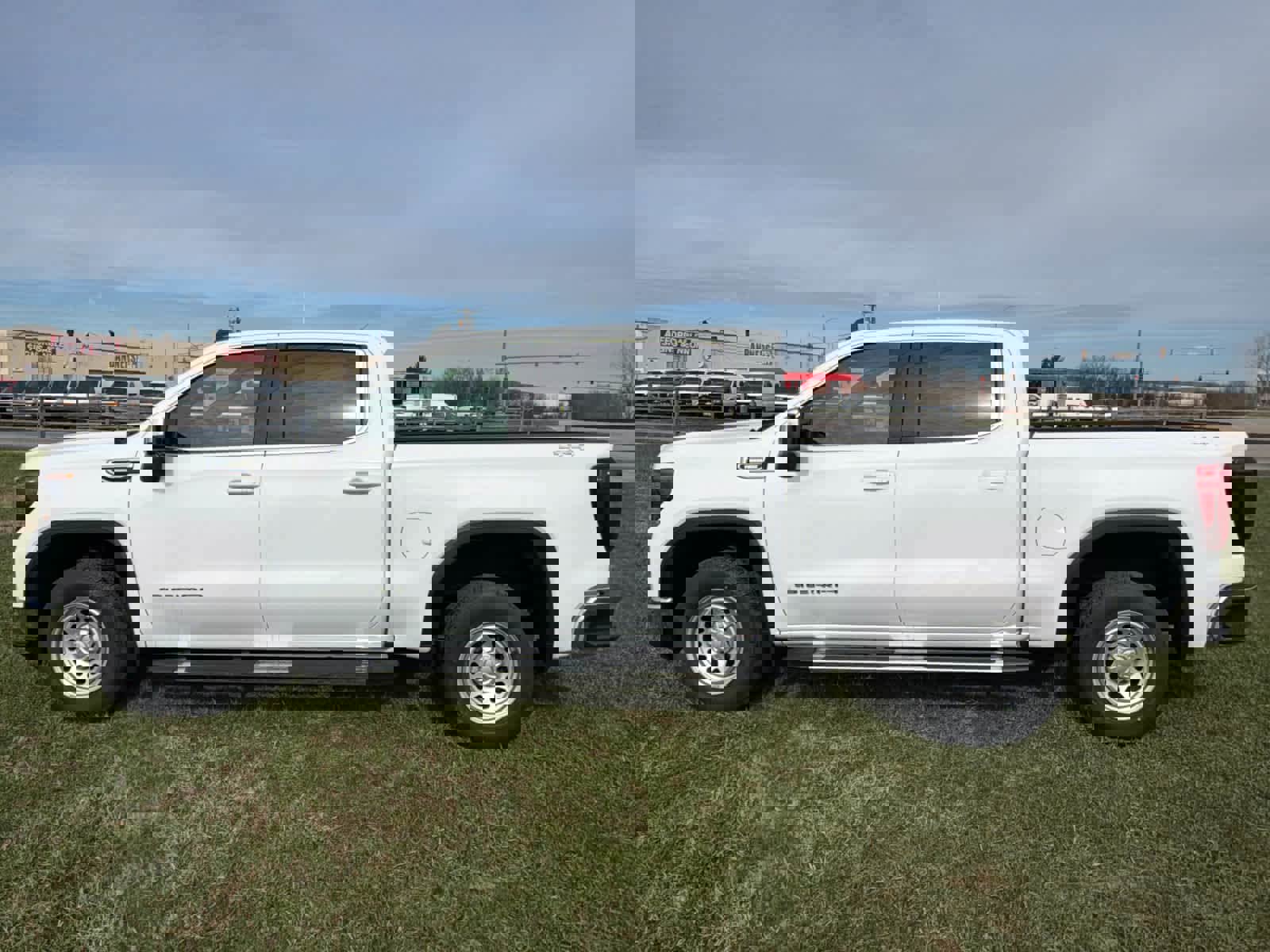 New 2026 GMC Sierra 1500 SLE w/ Preferred Package image 5