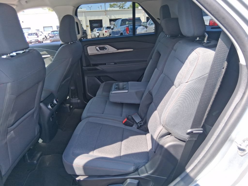 Used 2025 Ford Explorer Active AWD/4WD image 19