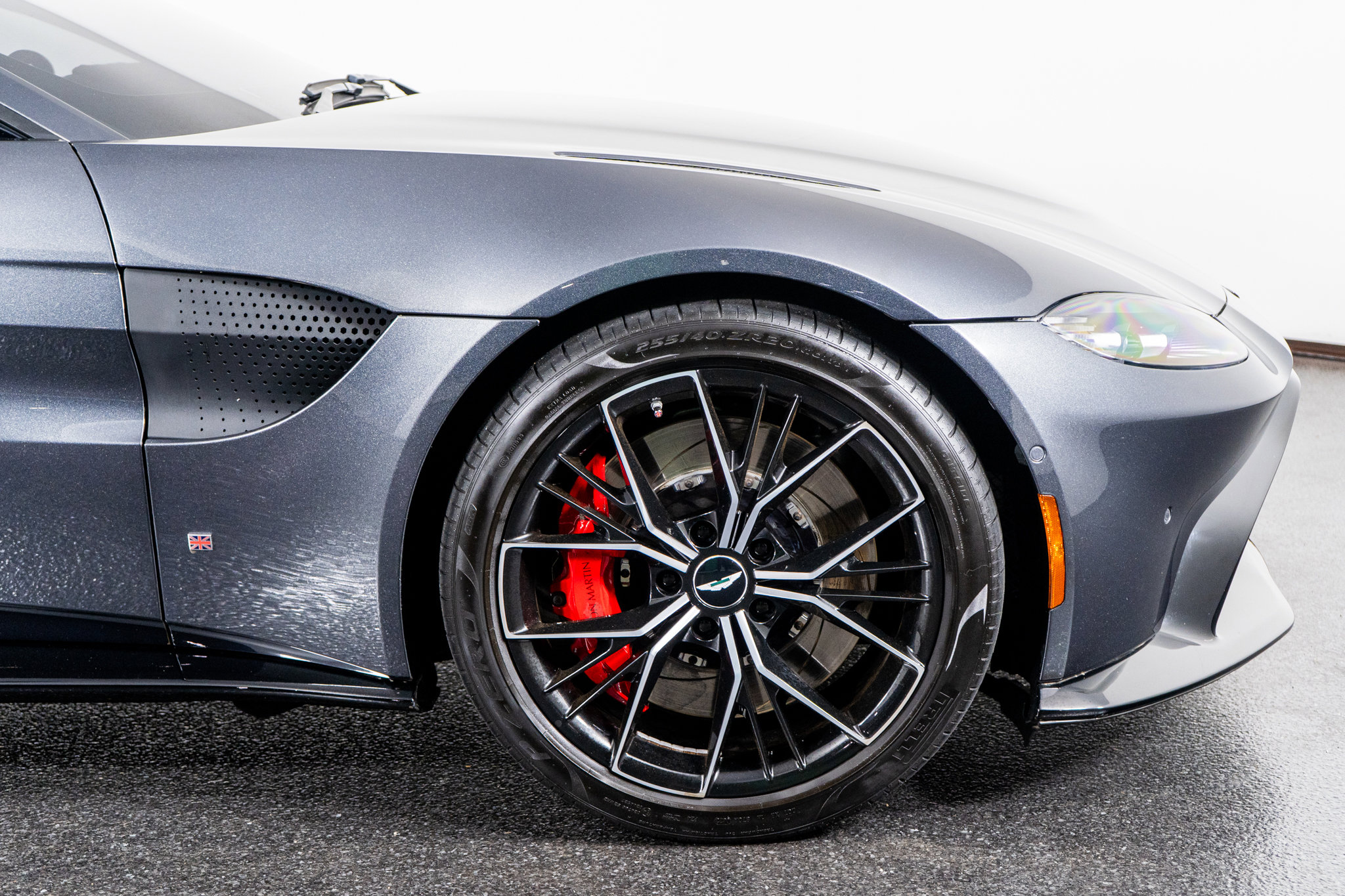 Used 2021 Aston Martin V8 Vantage Roadster image 6