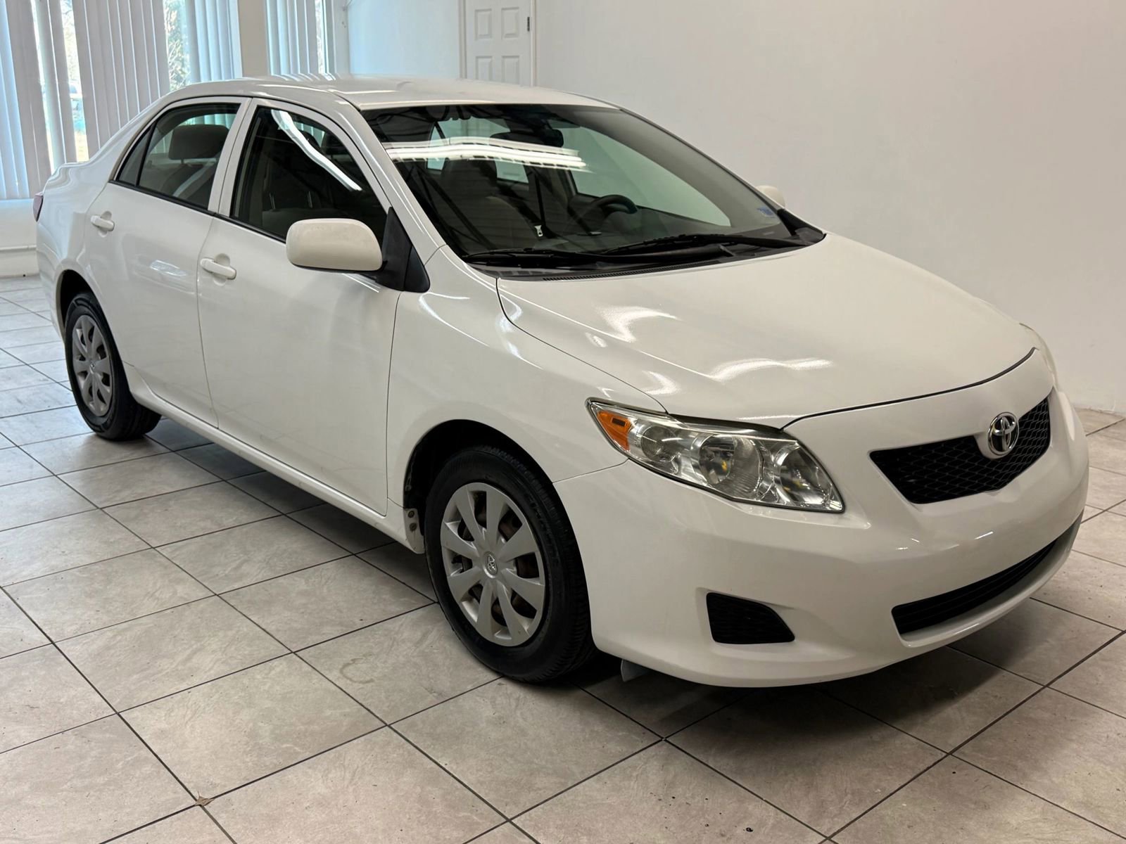 Used 2010 Toyota Corolla LE image 1