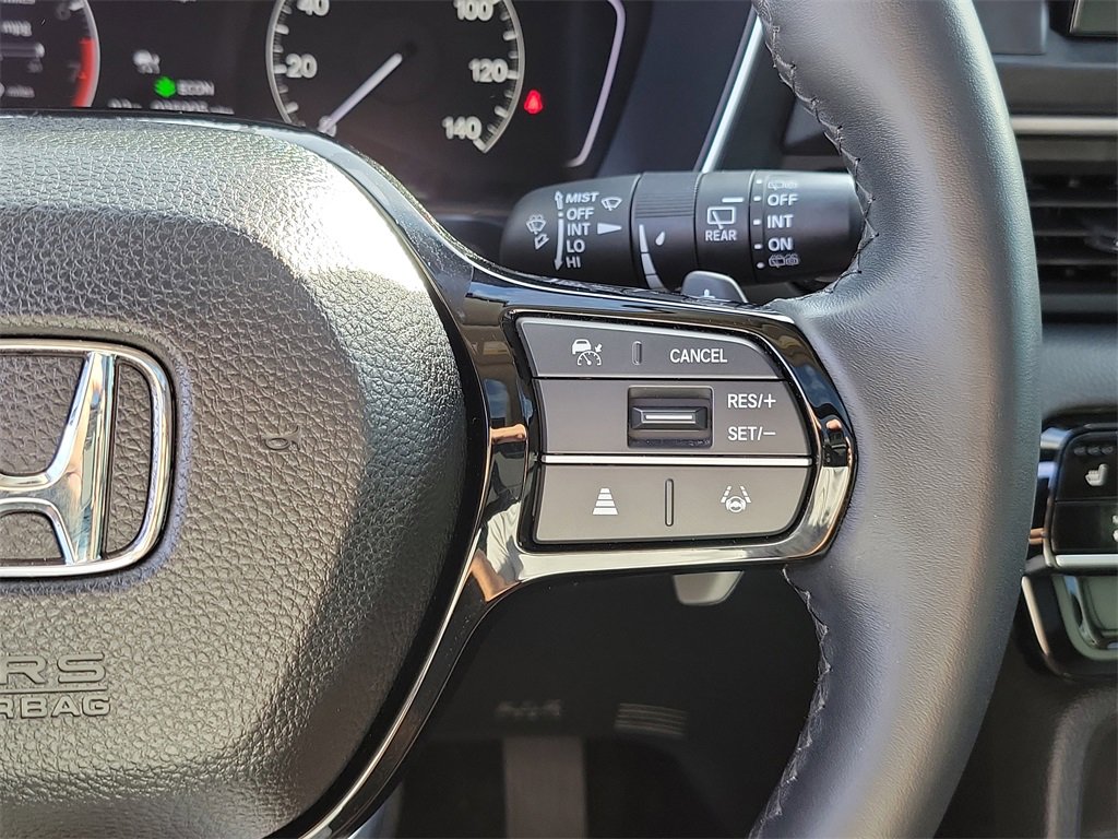 Used 2023 Honda Pilot Touring image 6