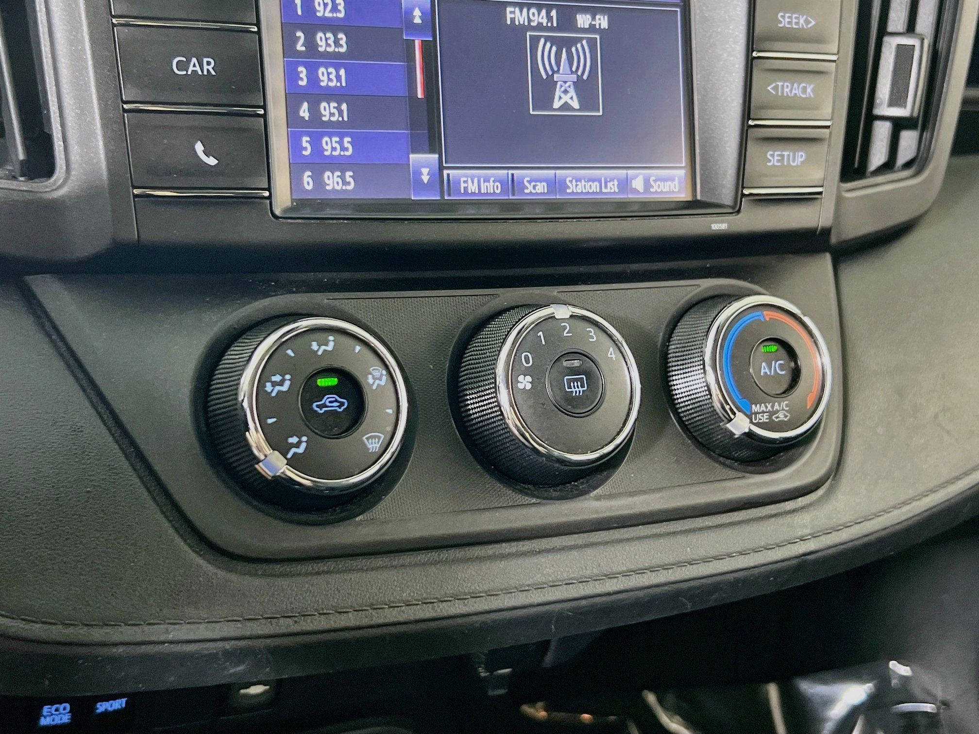 Used 2018 Toyota RAV4 LE w/ All Weather Liner Package AWD/4WD image 15