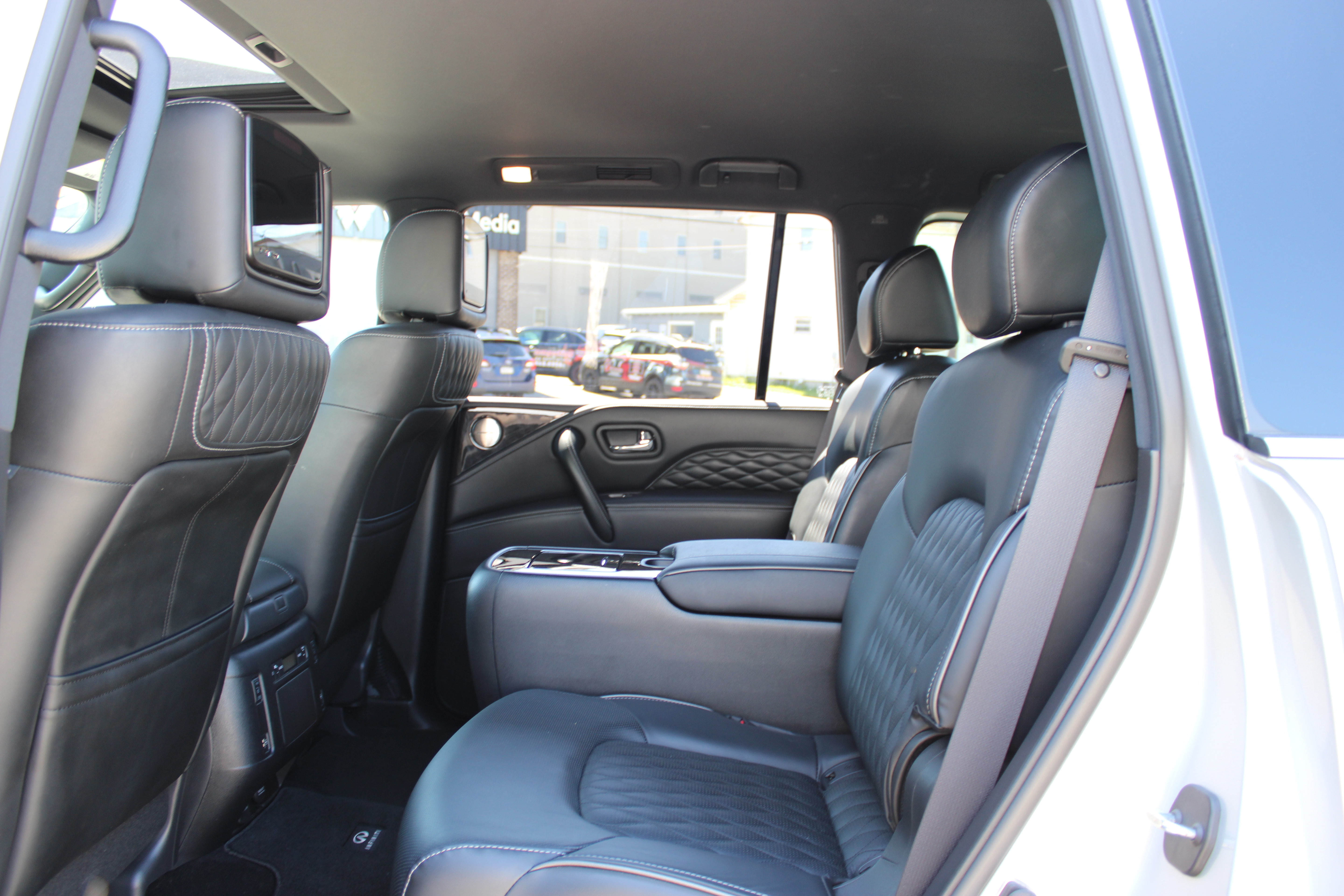 Used 2023 INFINITI QX80 Sensory w/ Cargo Package AWD/4WD image 15