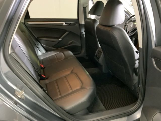 Used 2018 Volkswagen Passat 2.0T SE FWD image 24