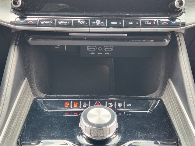 Certified 2024 Jeep Wagoneer Series II w/ Flexible Seating Group RWD image 17