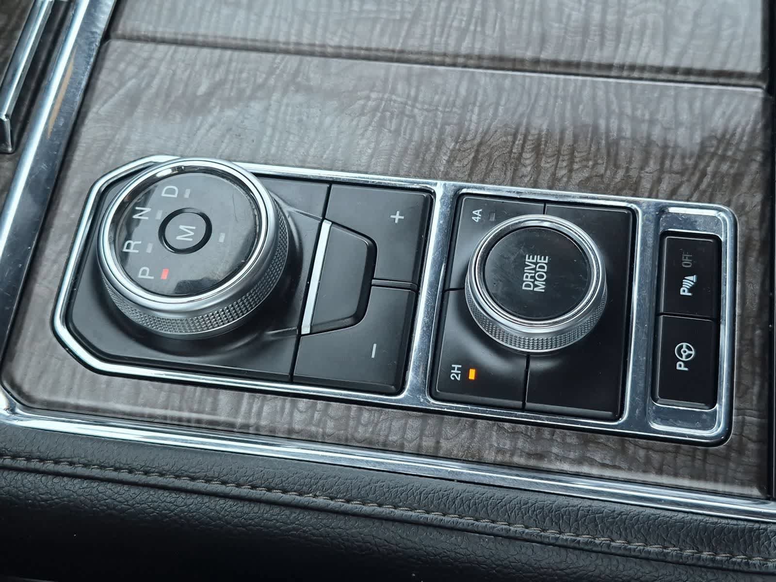 Used 2019 Ford Expedition Limited w/ Equipment Group 302A AWD/4WD image 34