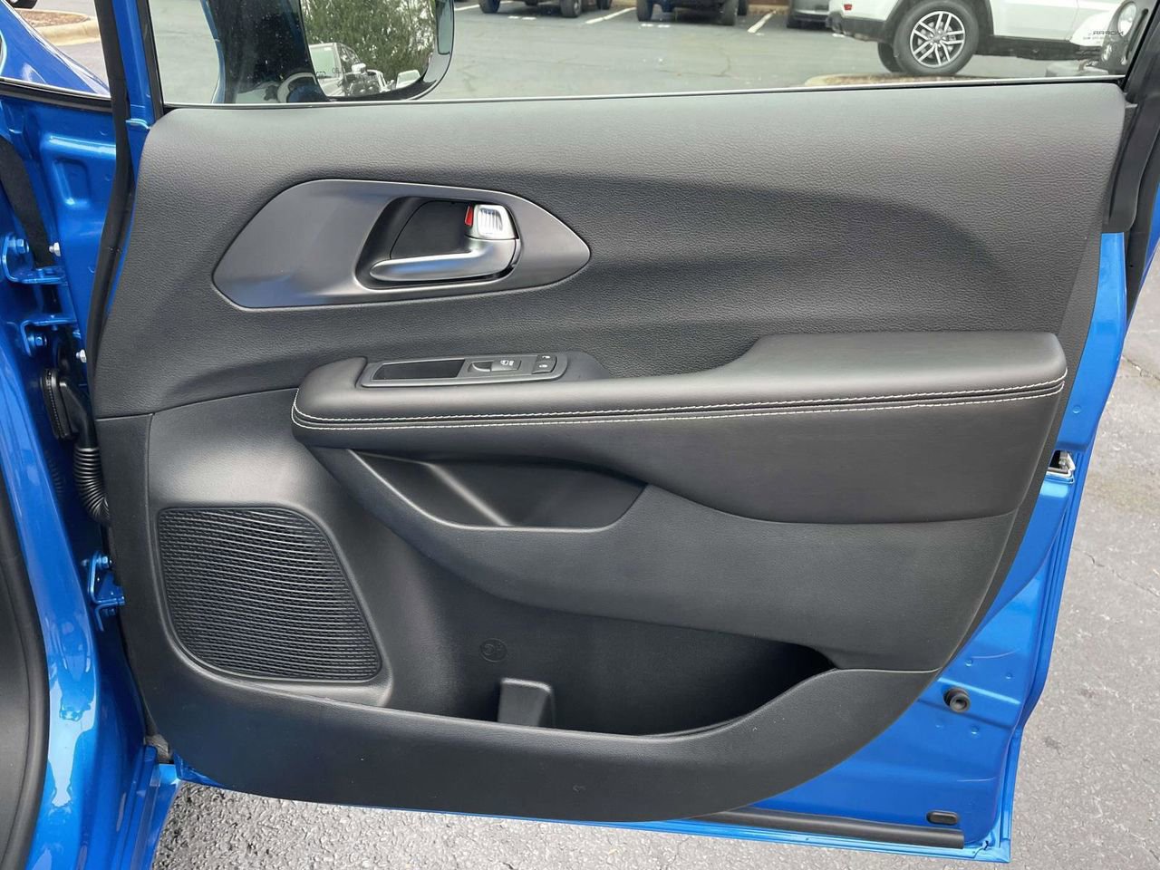 New 2026 Chrysler Pacifica Select FWD image 17