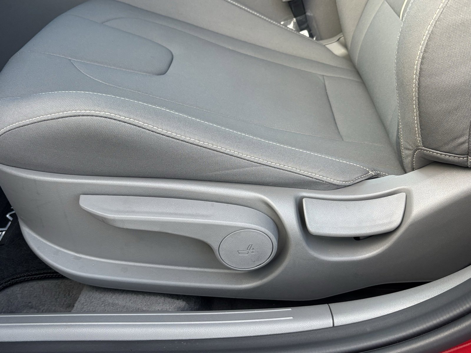 Used 2025 Hyundai Elantra SEL image 14