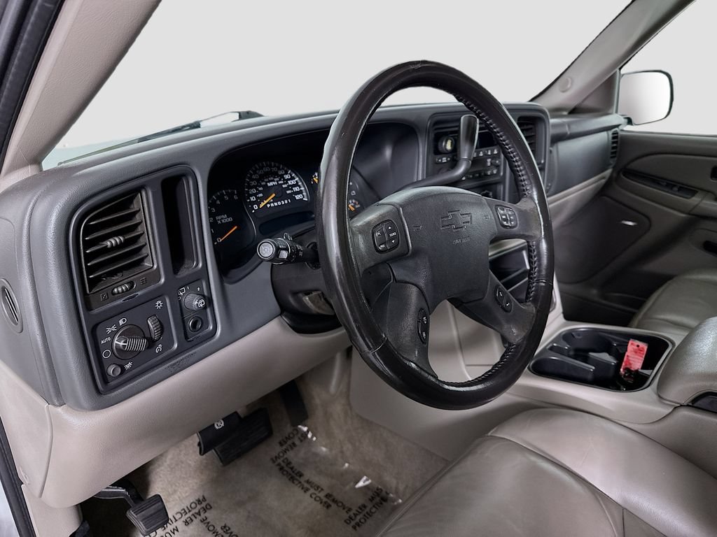 Used 2006 Chevrolet Suburban LS w/ Smart Select Package RWD image 4
