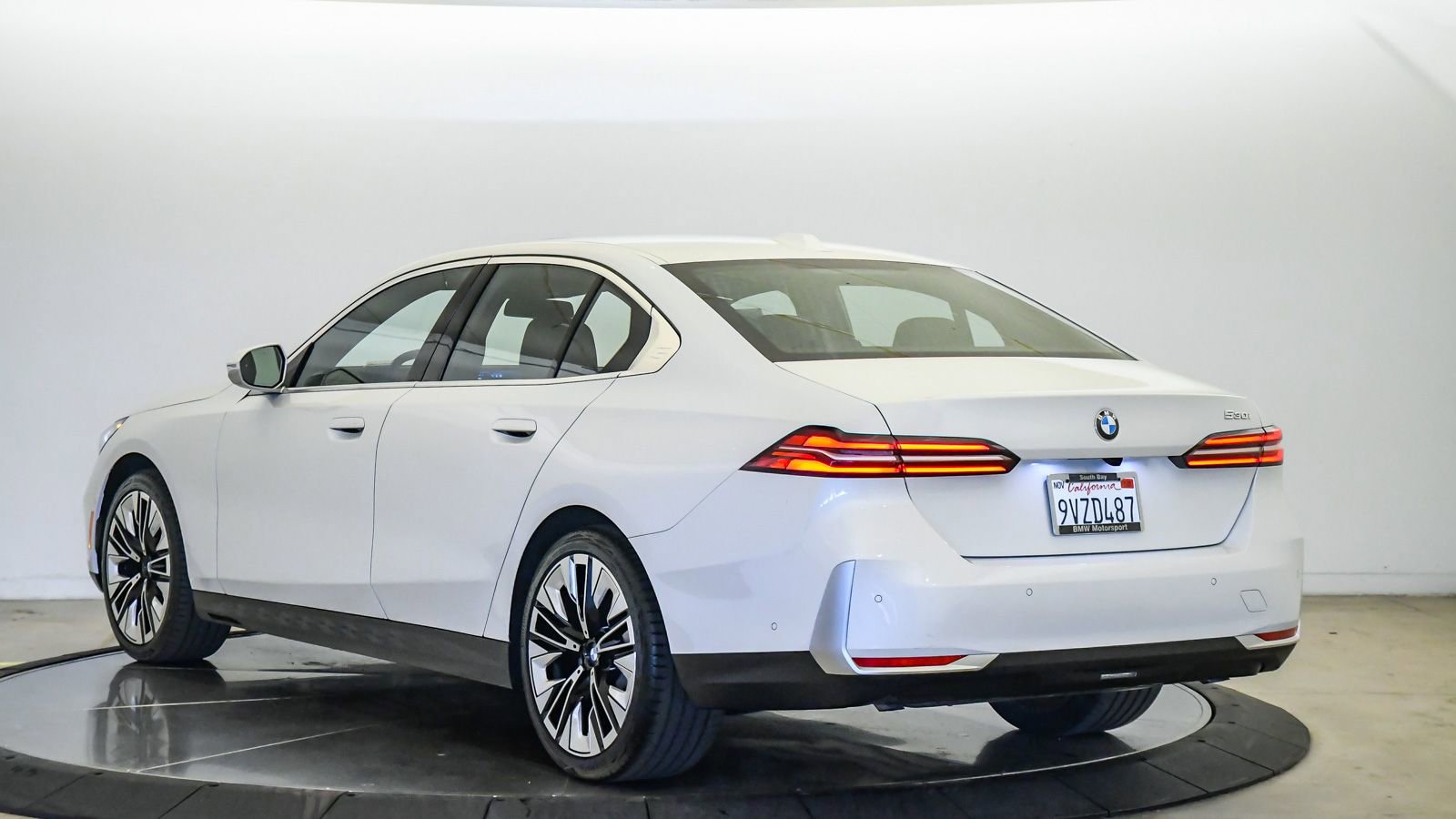 Used 2026 BMW 530i RWD image 2
