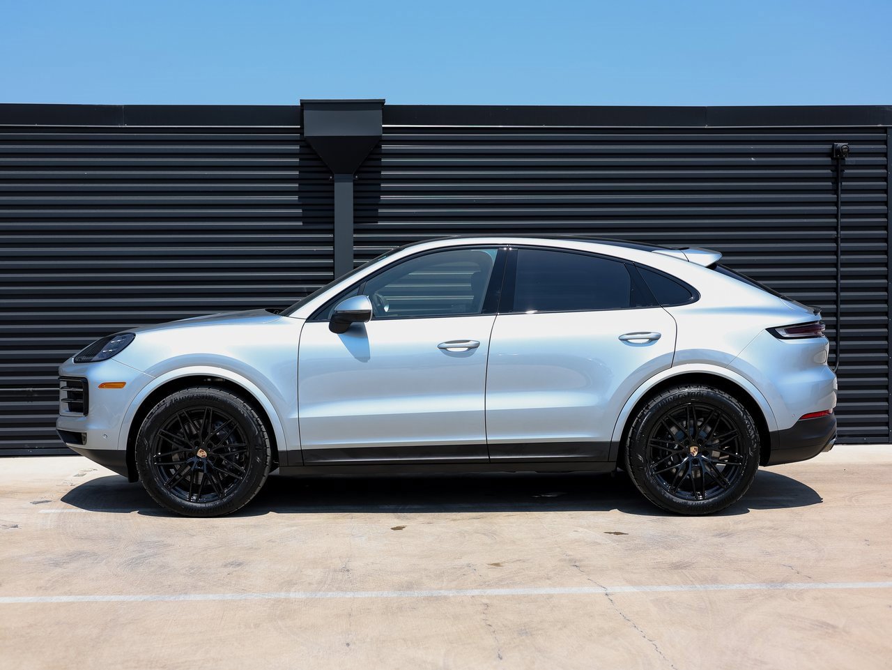 Certified 2025 Porsche Cayenne Coupe image 2
