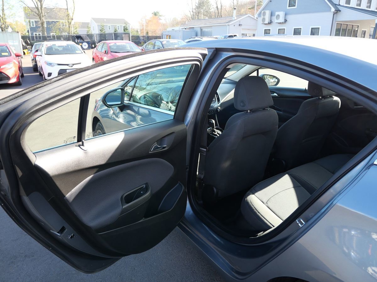 Used 2018 Chevrolet Cruze LT w/ Convenience Package FWD image 25