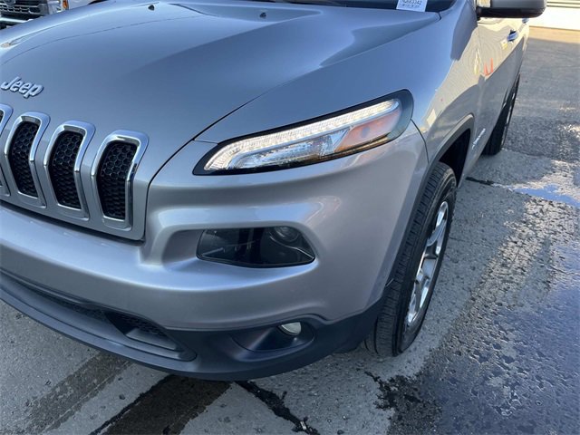 Used 2017 Jeep Cherokee Latitude w/ Safety/Convenience Group image 9