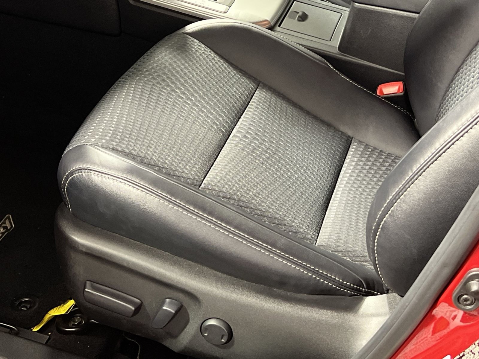 Used 2014 Toyota Camry SE FWD image 13