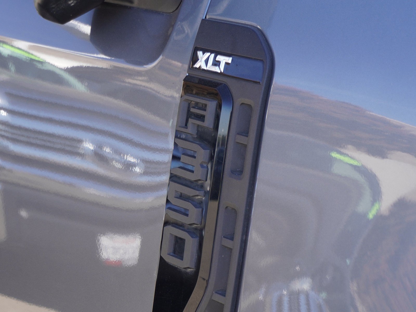 Used 2023 Ford F350 XLT w/ Tremor Off-Road Package AWD/4WD image 4