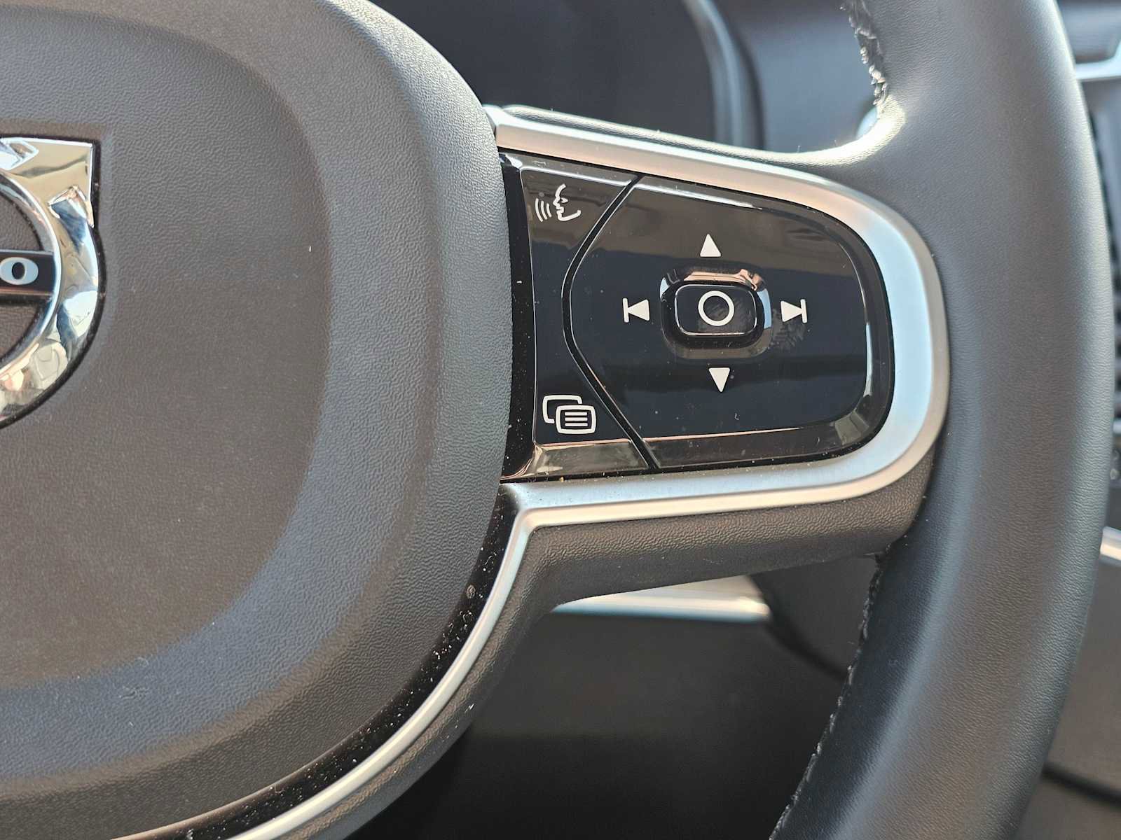 Certified 2025 Volvo XC90 B5 Core AWD/4WD image 33