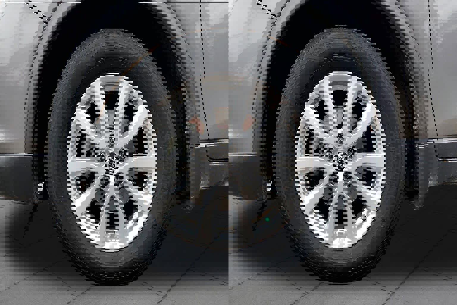 Used 2020 Nissan Rogue S w/ Special Edition Package FWD image 11