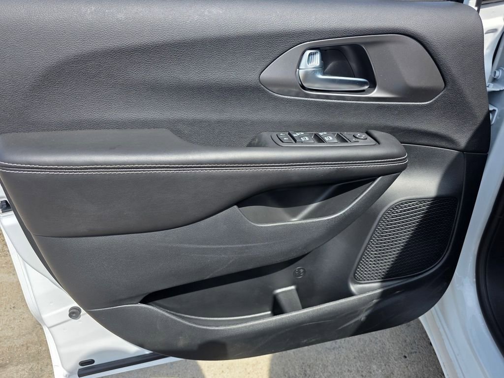 New 2026 Chrysler Voyager LX FWD image 8