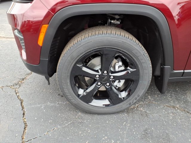 New 2025 Jeep Grand Cherokee Altitude image 6
