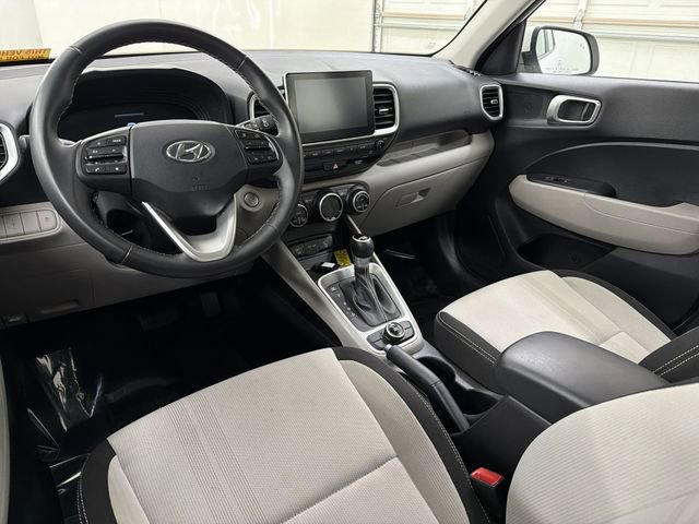 Used 2025 Hyundai Venue SEL image 17
