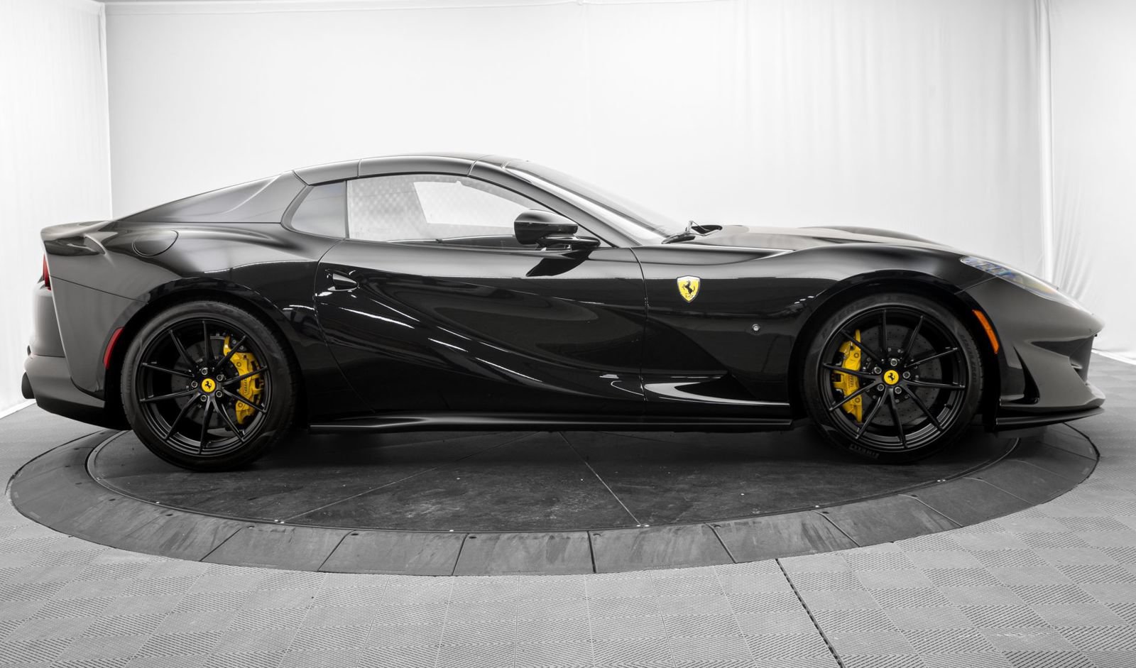 Used 2022 Ferrari 812 GTS RWD image 15