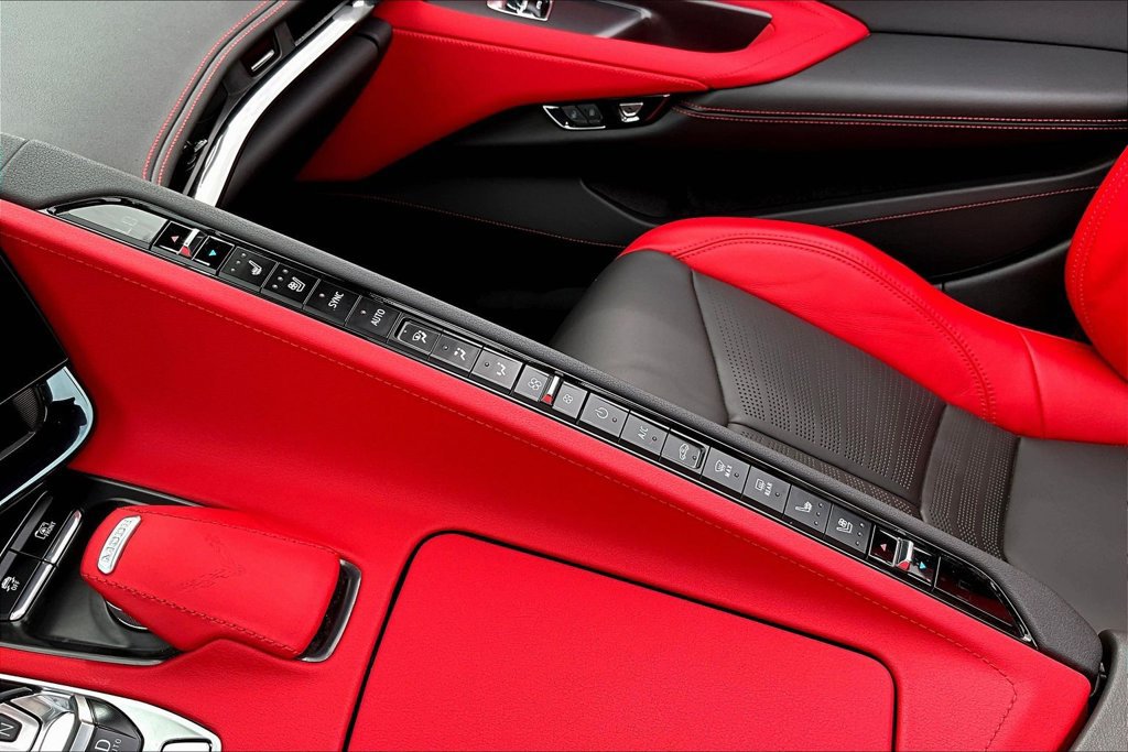 Used 2025 Chevrolet Corvette Z06 w/ Stealth Interior Trim Package RWD image 15