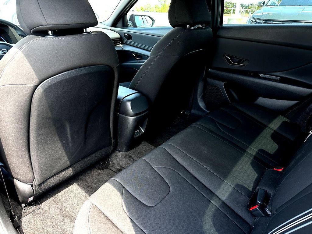 Used 2025 Hyundai Elantra Sport image 27