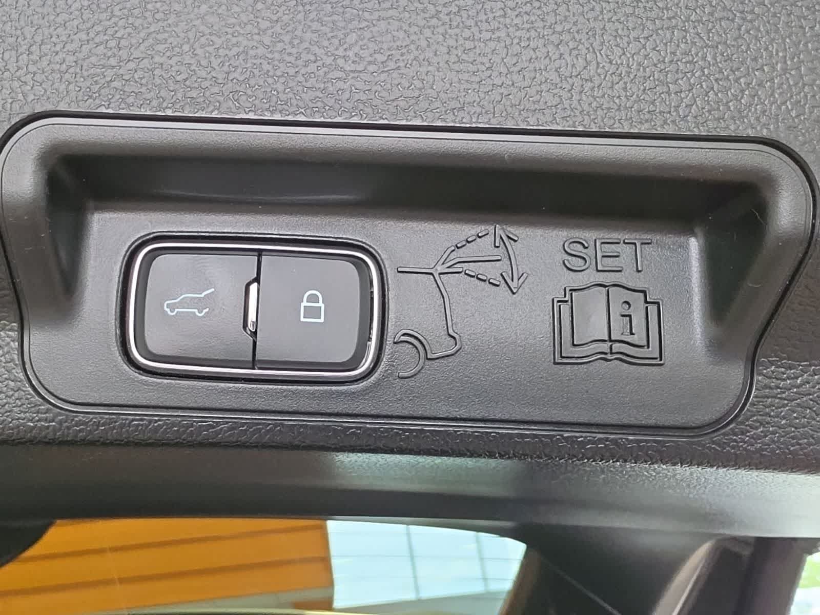 Used 2023 Ford Explorer XLT w/ Equipment Group 202A AWD/4WD image 33