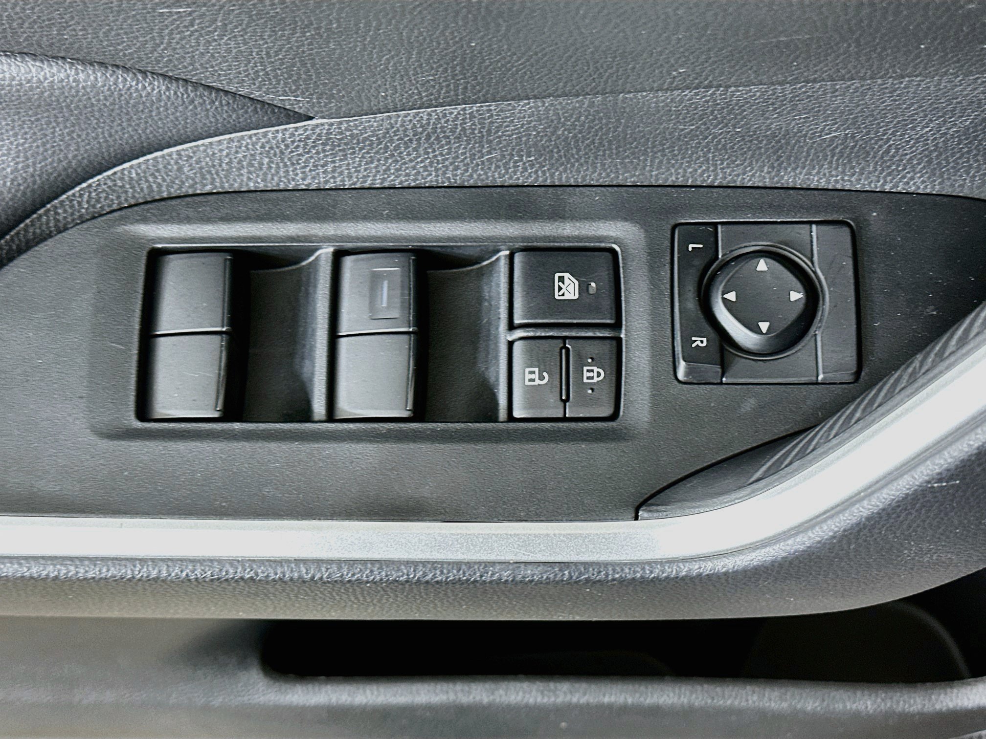 Used 2025 Toyota RAV4 LE FWD image 15