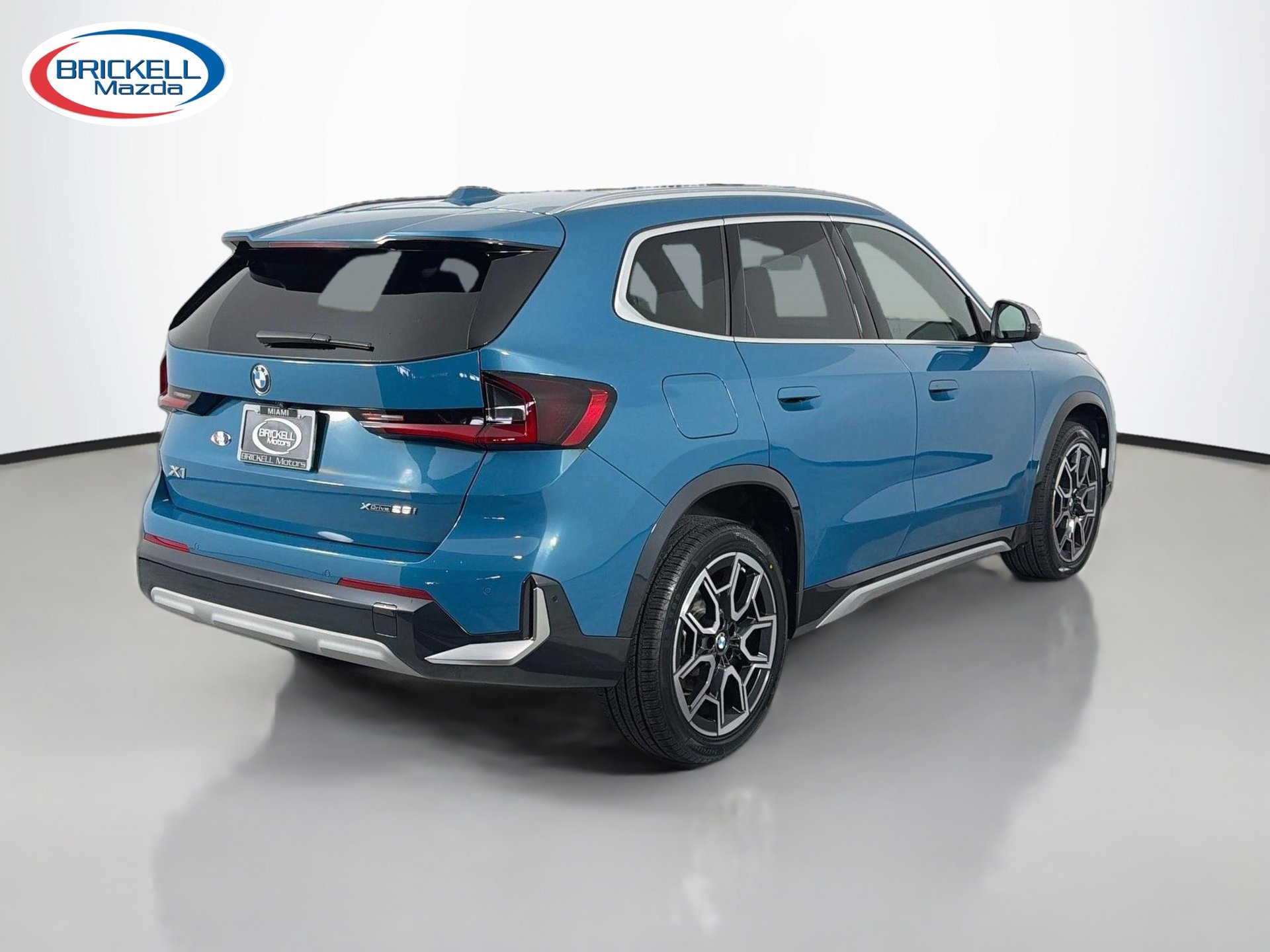 Used 2023 BMW X1 xDrive28i w/ Premium Package AWD/4WD image 4