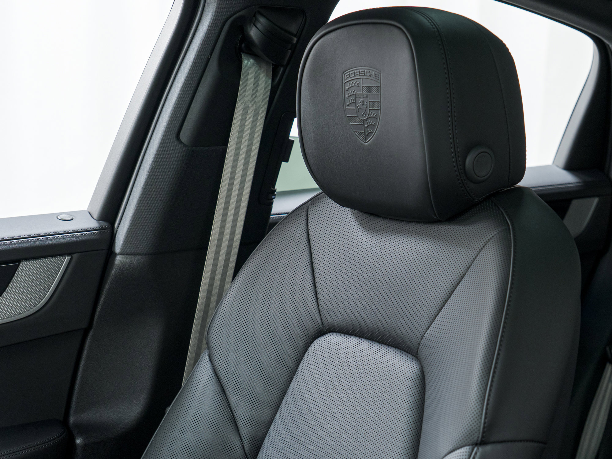 New 2026 Porsche Cayenne S image 17