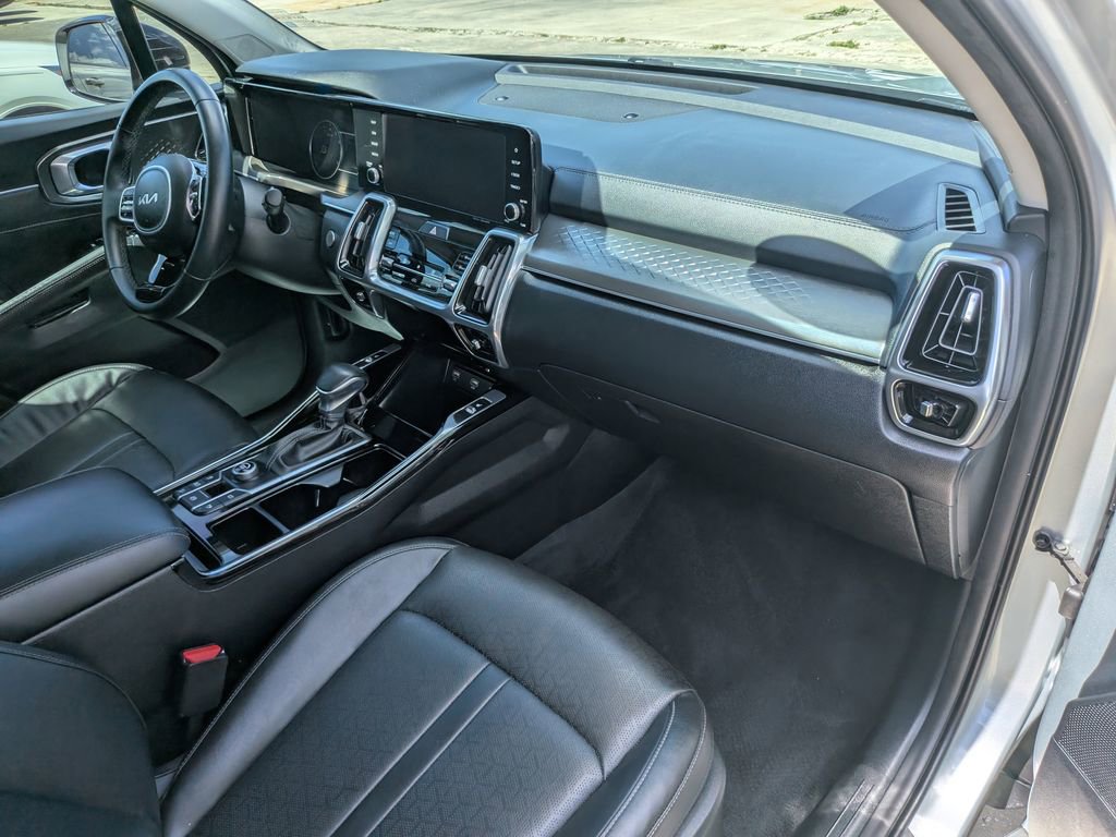 Certified 2022 Kia Sorento SX FWD image 10