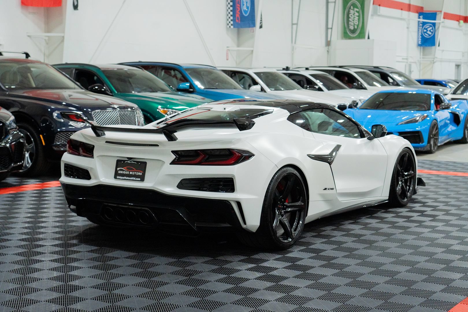 Used 2023 Chevrolet Corvette Z06 w/ Z07 Performance Package RWD image 6