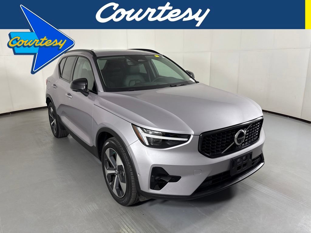 Used 2026 Volvo XC40 B5 Plus AWD/4WD image 1