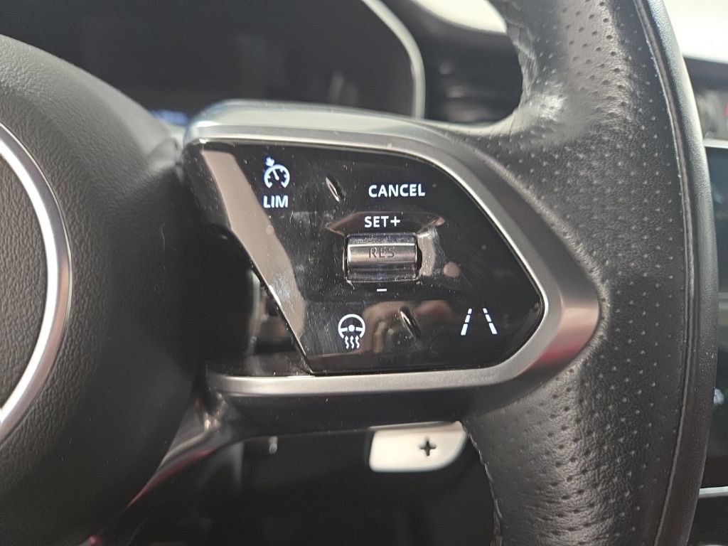 Certified 2022 Jaguar XF R-Dynamic SE AWD/4WD image 17