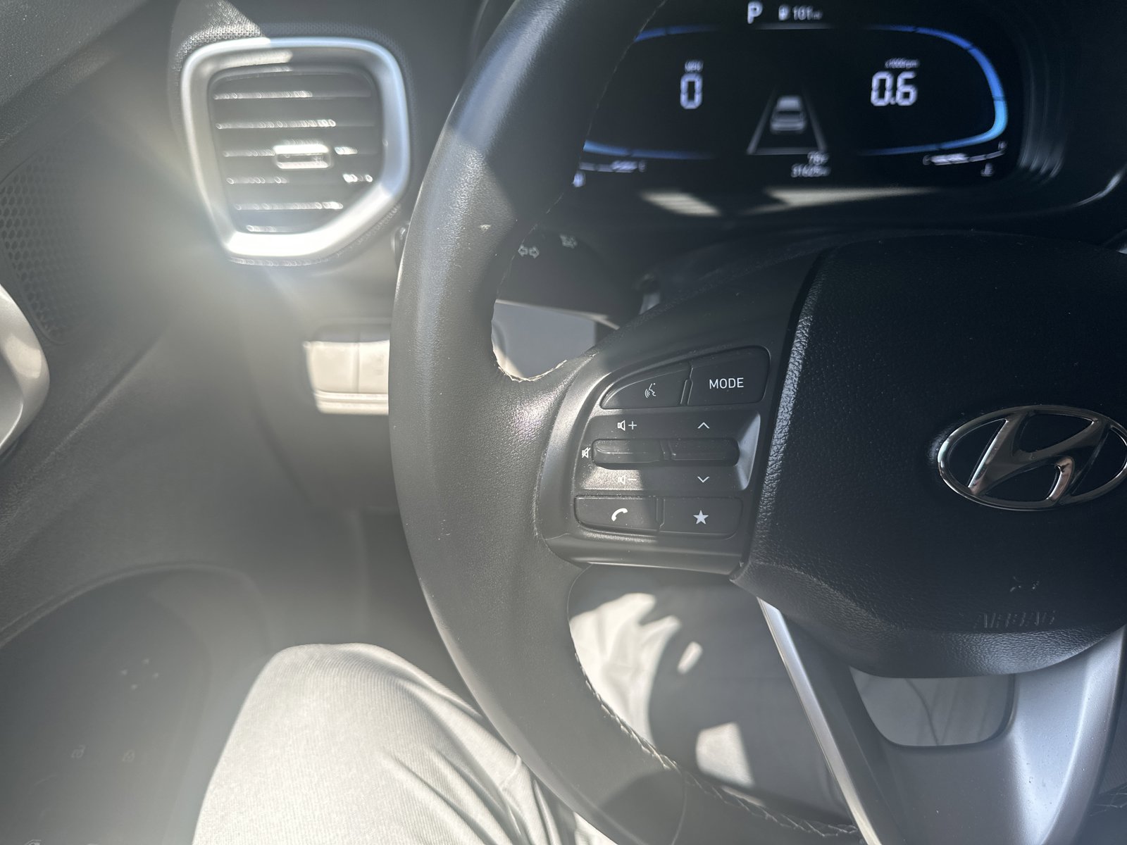 Used 2025 Hyundai Venue SEL FWD image 13