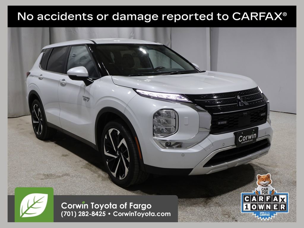 Used 2024 Mitsubishi Outlander SE image 1