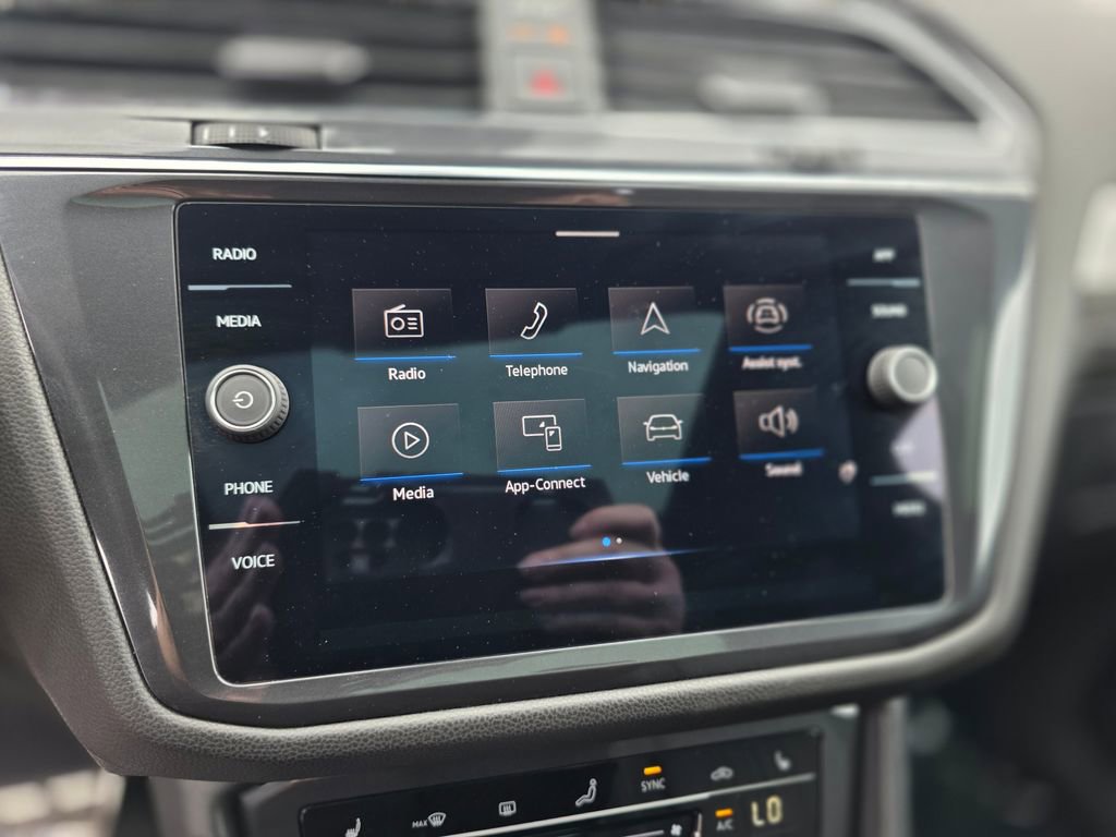 Used 2023 Volkswagen Tiguan SE R-Line image 30