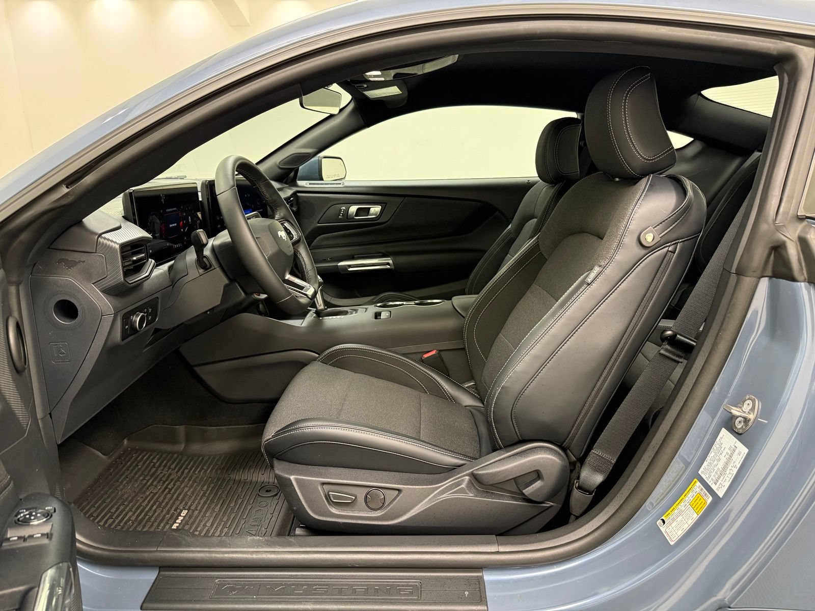 Used 2025 Ford Mustang Coupe RWD image 14