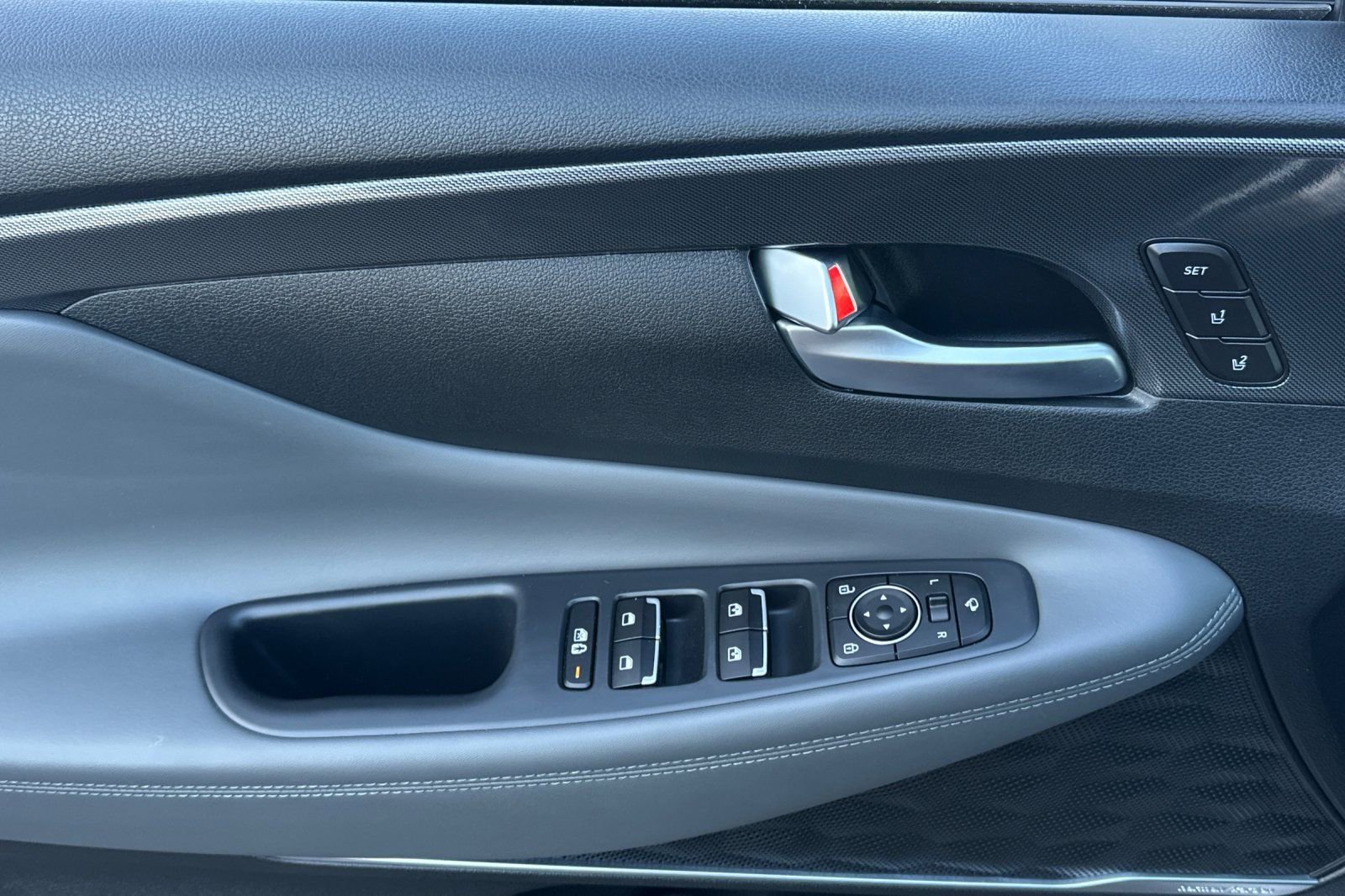 Used 2021 Hyundai Santa Fe Limited w/ Cargo Package image 11