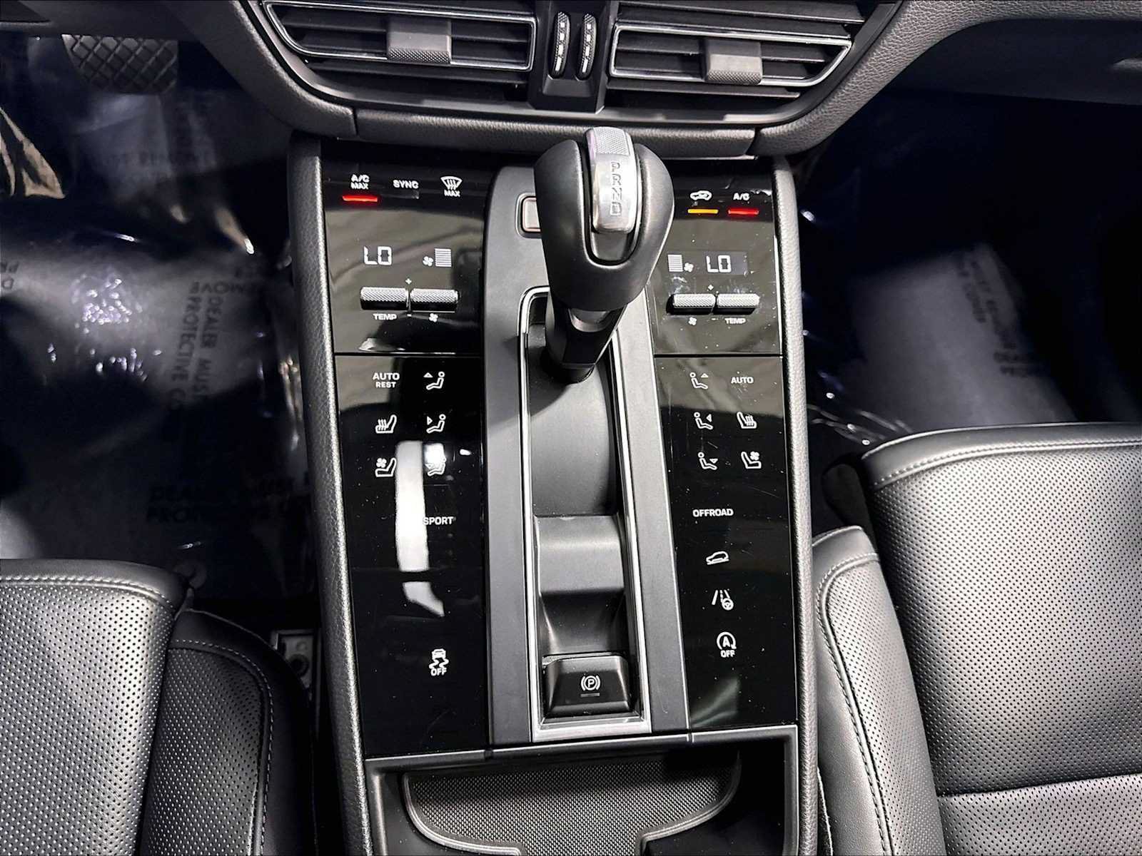 Used 2025 Porsche Macan AWD/4WD image 39
