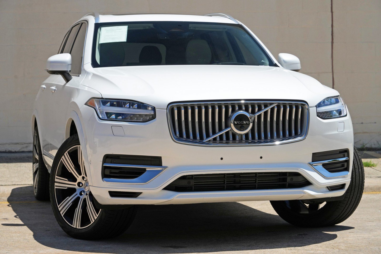 Used 2025 Volvo XC90 T8 Ultra w/ Protection Package Premier AWD/4WD image 4