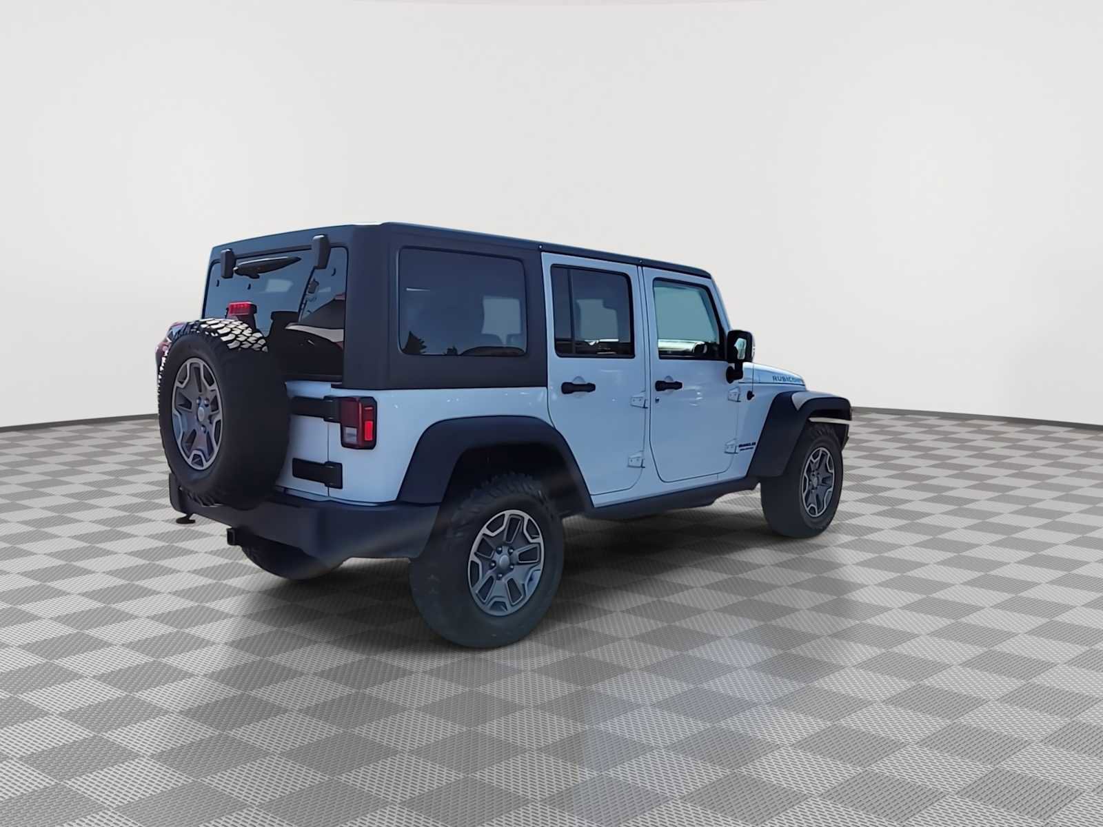 Used 2015 Jeep Wrangler Unlimited Rubicon w/ Connectivity Group AWD/4WD image 8