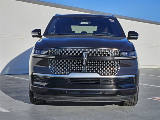 New 2025 Lincoln Navigator Reserve image 2