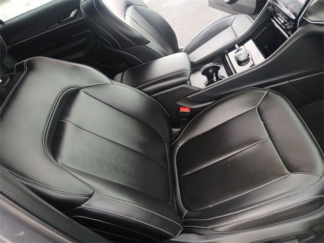 Used 2025 Jeep Grand Cherokee L Limited w/ Black Appearance Package image 26