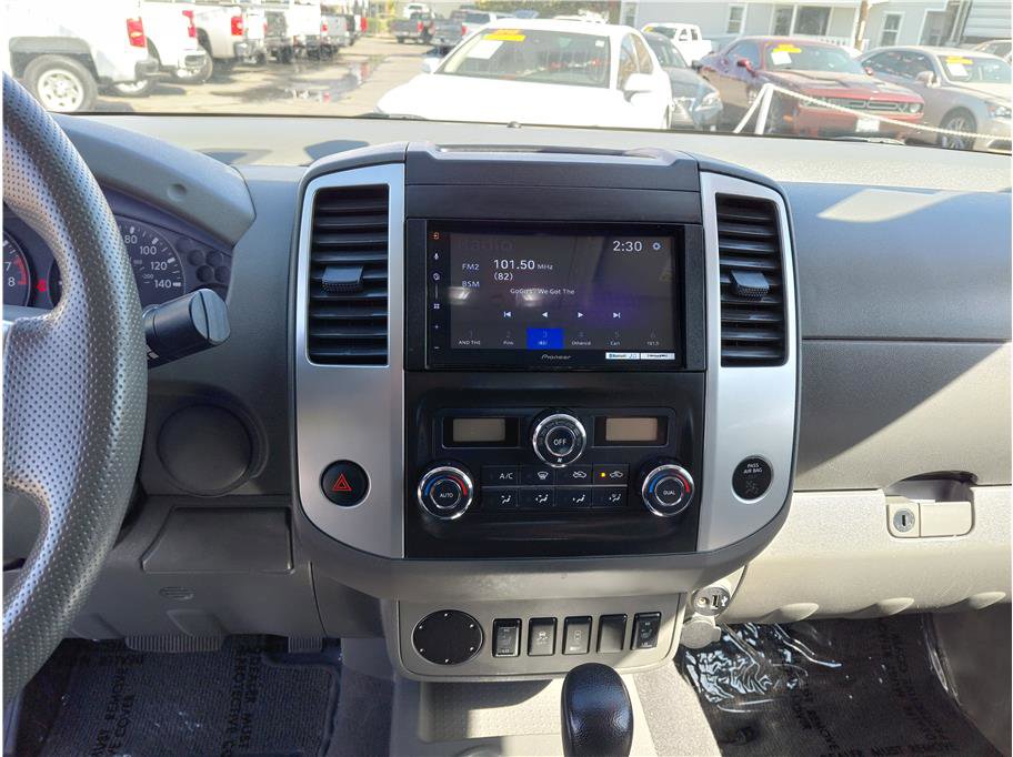 Used 2020 Nissan Frontier SV image 6