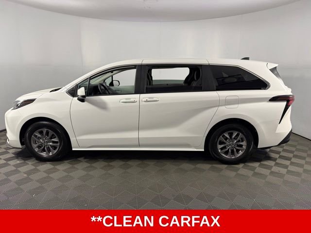 Used 2025 Toyota Sienna LE FWD image 5