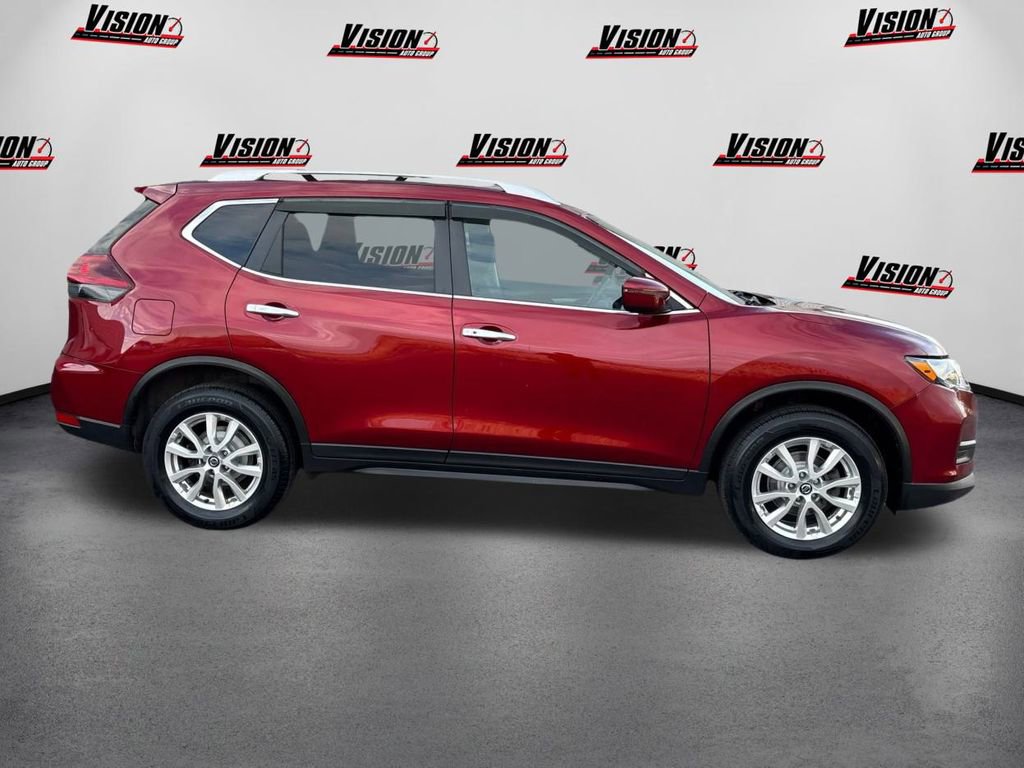 Used 2019 Nissan Rogue SV image 4