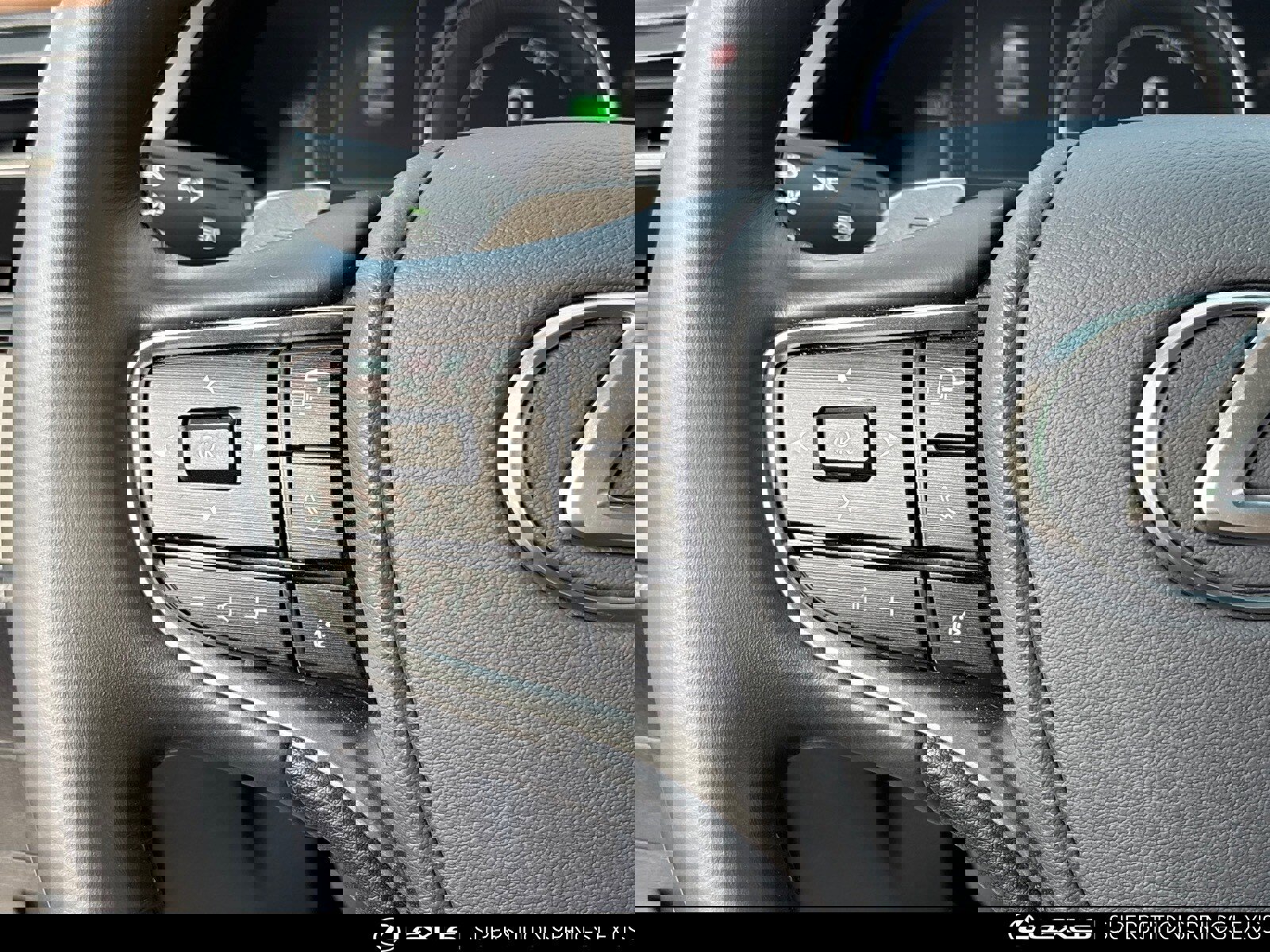 Certified 2025 Lexus ES 300h w/ Premium Package image 29